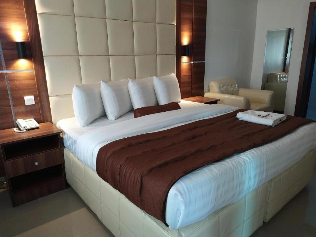 Presken Hotel @Oniru Lagos Bagian luar foto