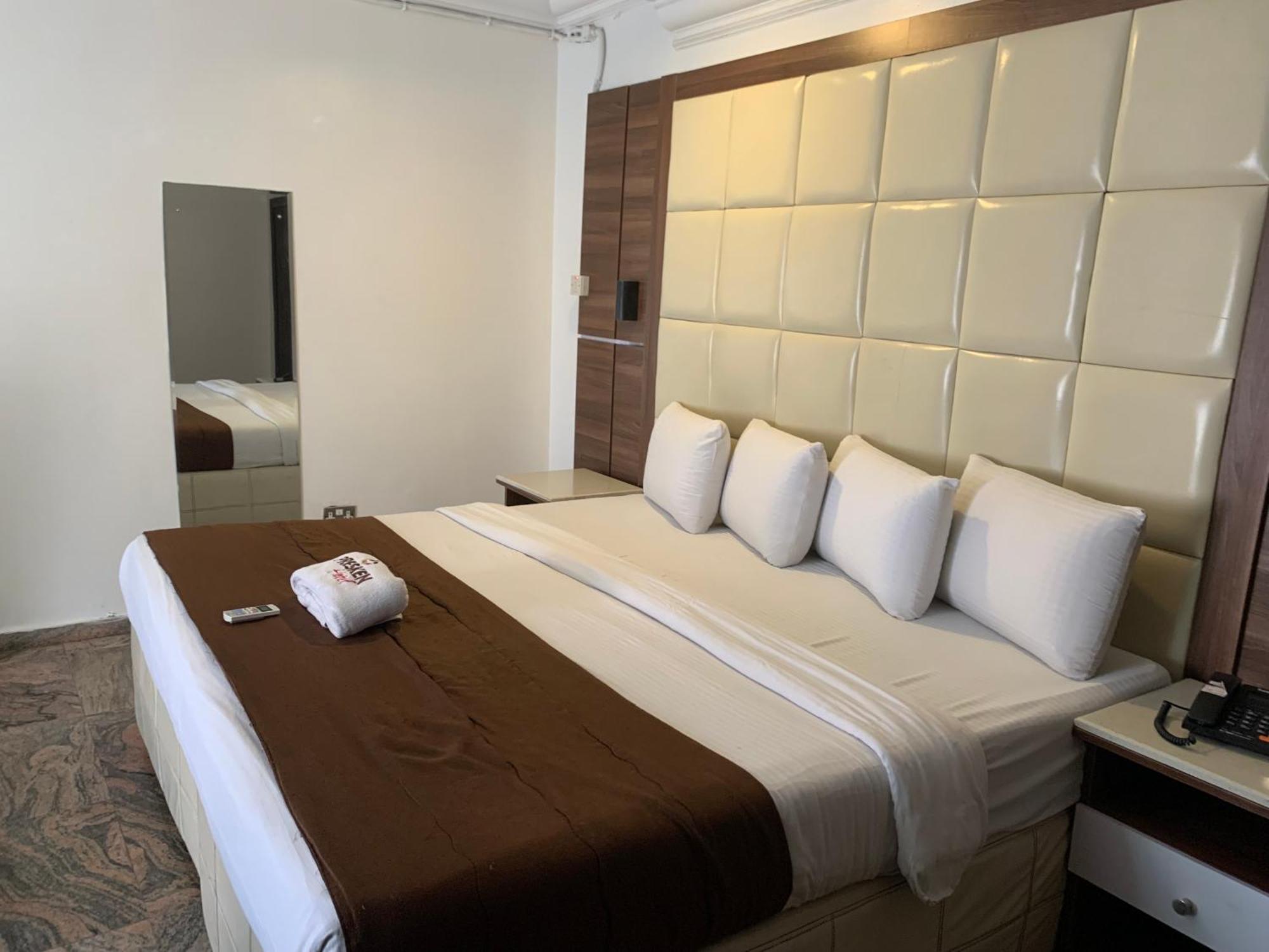 Presken Hotel @Oniru Lagos Bagian luar foto