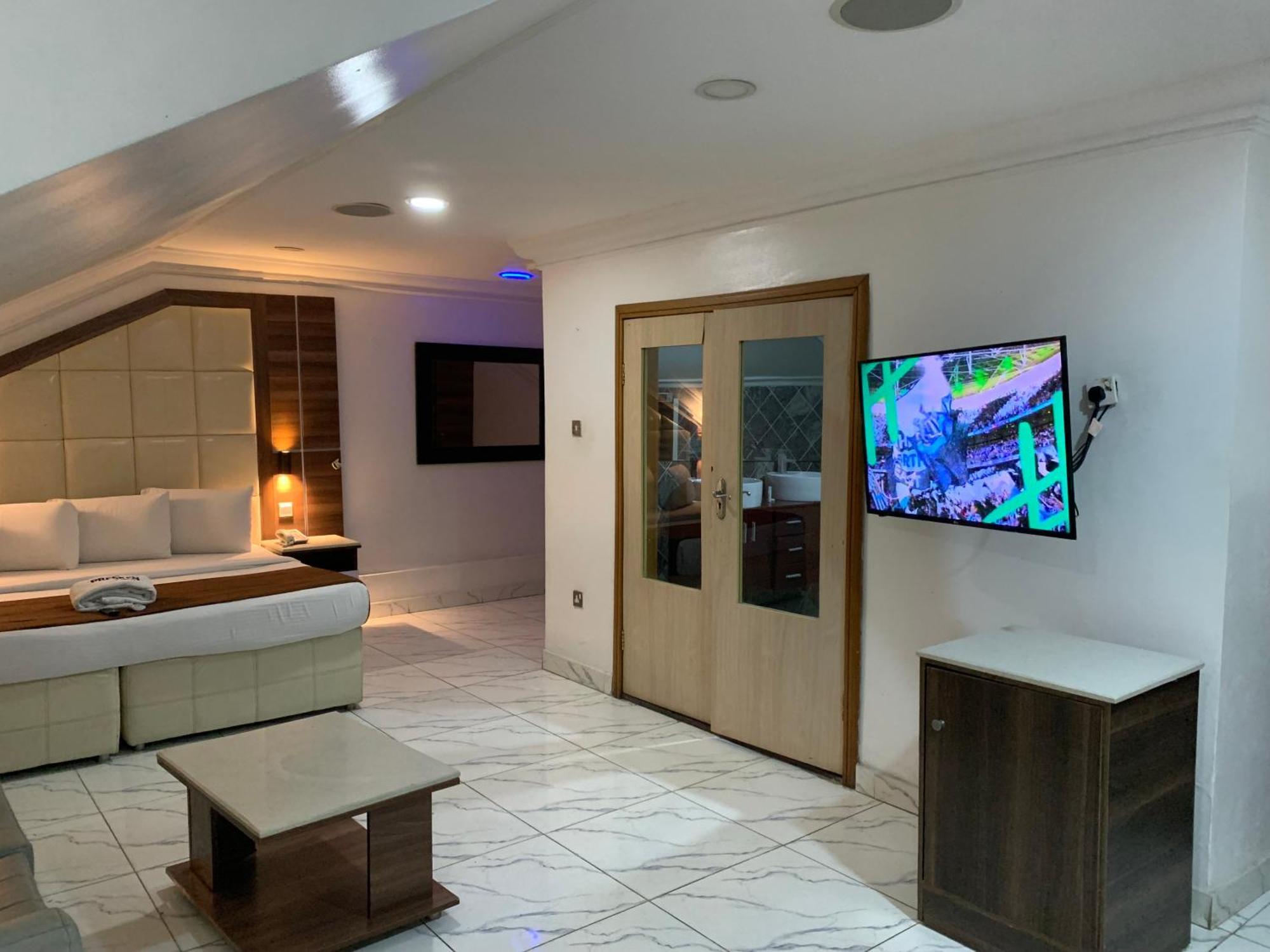 Presken Hotel @Oniru Lagos Bagian luar foto